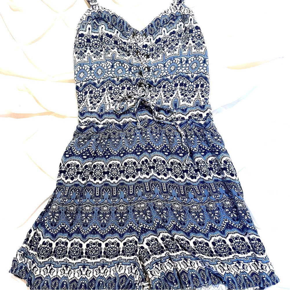 Hollister Blue, Black, & White Romper, size Small. Excellent condition!